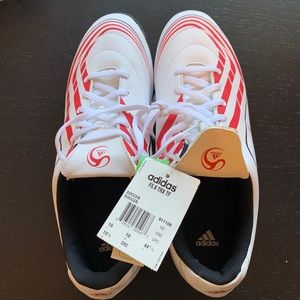 BNWT Adidas Men’s size 10.5 US soccer shoes